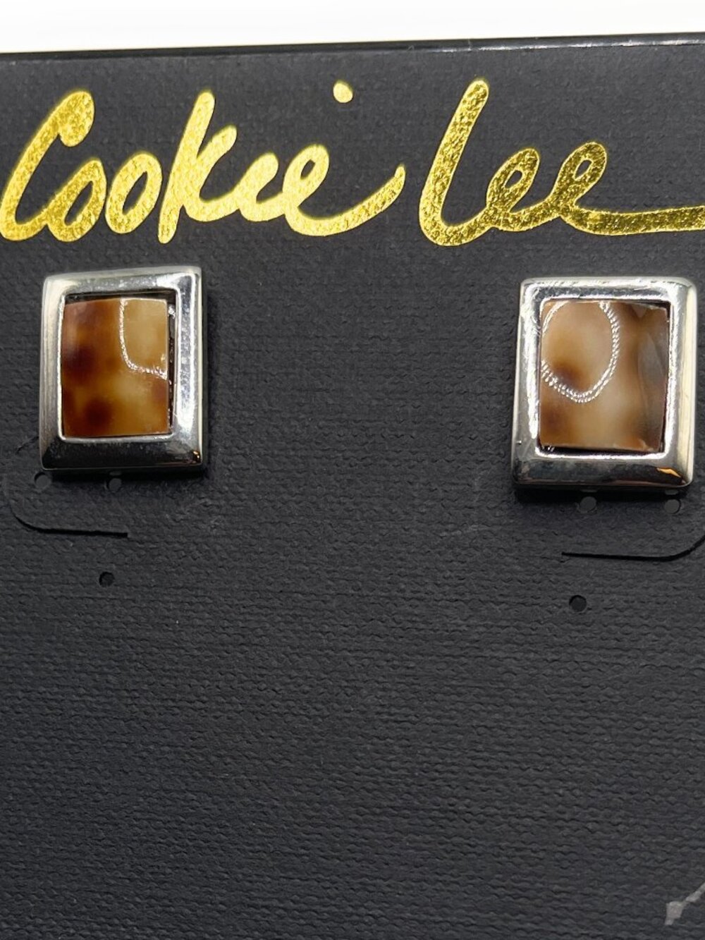 27186 Genuine Shell Cookie Lee earrings (D99)